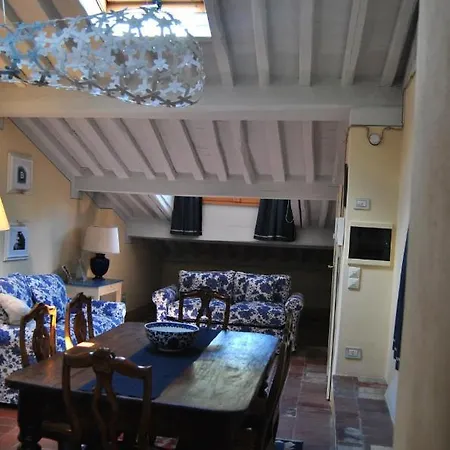 Residenza Palazzo Visdomini بيتراسانتا