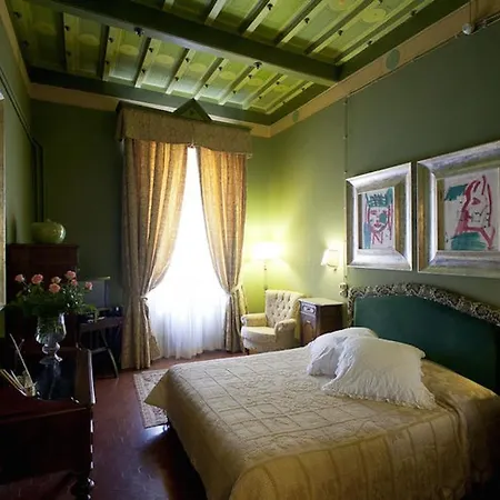 Residenza Palazzo Visdomini 4* بيتراسانتا