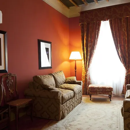 Residenza Palazzo Visdomini Couette-café 5*
