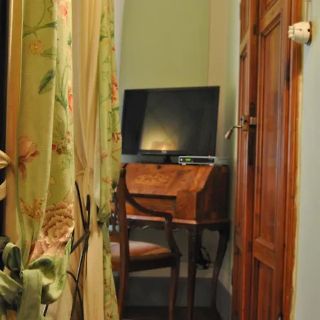 Residenza Palazzo Visdomini Couette-café Pietrasanta