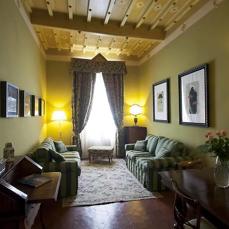 Residenza Palazzo Visdomini Couette-café 5*
